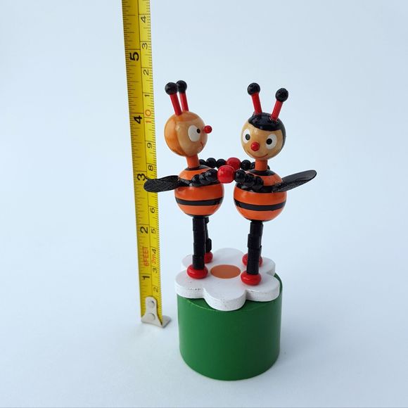 2 Bees Dancing Thumb Puppet Wood Collapsible Push Button Boogie Bugs VTG 4.5" - Picture 9 of 12